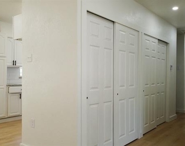 11221 Trail Lane - Photo Thumbnail 5
