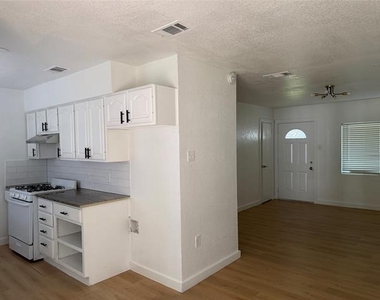 11221 Trail Lane - Photo Thumbnail 10