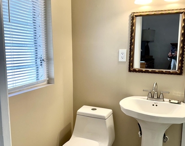 901 N Birch Road - Photo Thumbnail 8