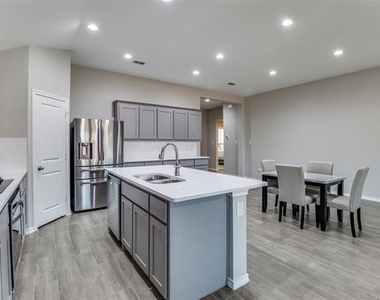 11441 Silver Queen Drive - Photo Thumbnail 6