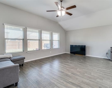 11441 Silver Queen Drive - Photo Thumbnail 2