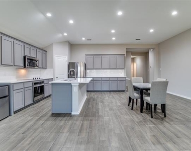 11441 Silver Queen Drive - Photo Thumbnail 5