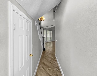2132 Cliffside Drive - Photo Thumbnail 3