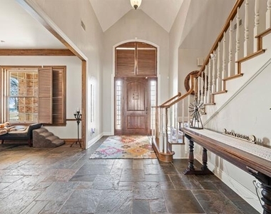 208 Highpoint Circle - Photo Thumbnail 4