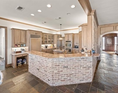 208 Highpoint Circle - Photo Thumbnail 11