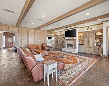 208 Highpoint Circle - Photo Thumbnail 8