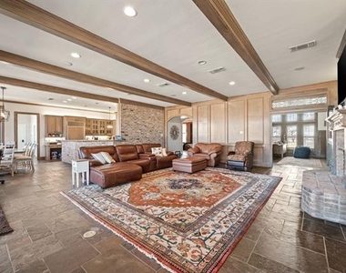 208 Highpoint Circle - Photo Thumbnail 7