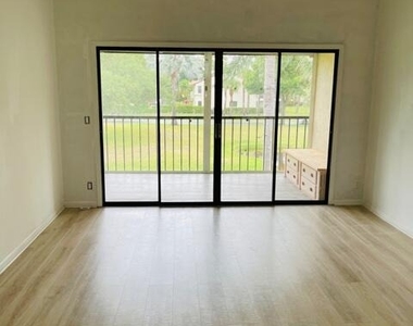 3386 Lucerne Park Drive - Photo Thumbnail 4