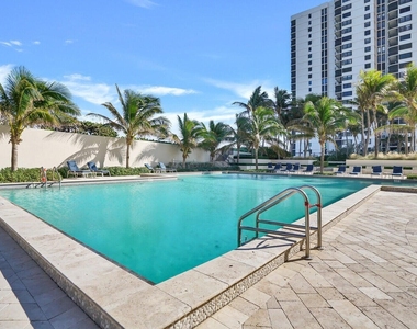 5380 N Ocean Drive - Photo Thumbnail 4