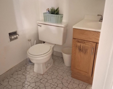 2980 Riverside Drive - Photo Thumbnail 12