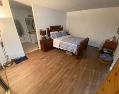 2980 Riverside Drive - Photo Thumbnail 10