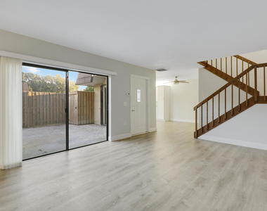 2316 23rd Lane - Photo Thumbnail 11