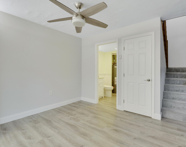 2316 23rd Lane - Photo Thumbnail 8