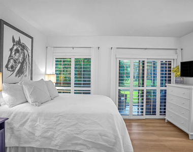11863 Wimbledon Circle - Photo Thumbnail 2