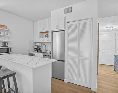 11863 Wimbledon Circle - Photo Thumbnail 4