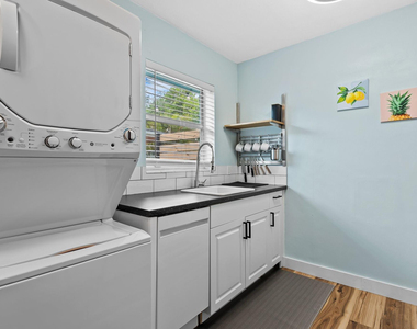 1464 N Dixie Highway - Photo Thumbnail 5