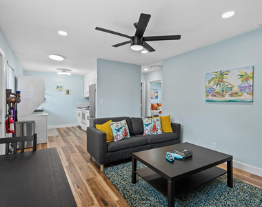 1464 N Dixie Highway - Photo Thumbnail 1
