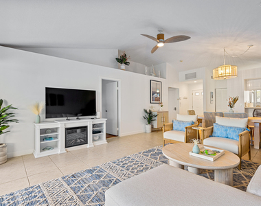 913 Club Drive - Photo Thumbnail 4