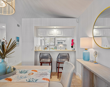 913 Club Drive - Photo Thumbnail 8
