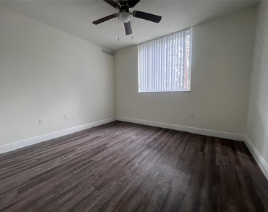 19455 Ne 10 Avenue - Photo Thumbnail 4
