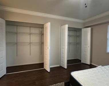 3300 W Rolling Hills Circle - Photo Thumbnail 8