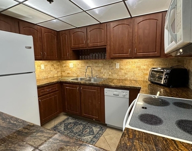 3300 W Rolling Hills Circle - Photo Thumbnail 5