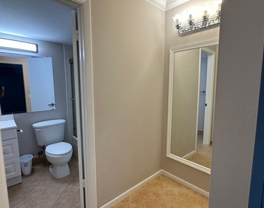 3300 W Rolling Hills Circle - Photo Thumbnail 9