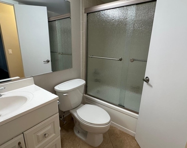 3300 W Rolling Hills Circle - Photo Thumbnail 10
