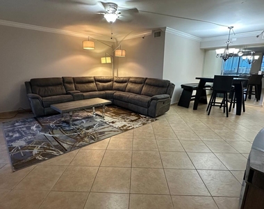 3300 W Rolling Hills Circle - Photo Thumbnail 1