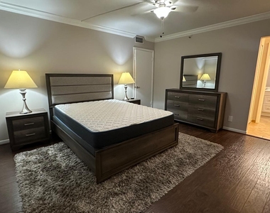 3300 W Rolling Hills Circle - Photo Thumbnail 7