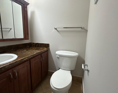3300 W Rolling Hills Circle - Photo Thumbnail 12