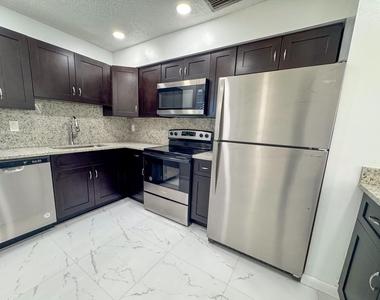 10687 Royal Palm Boulevard - Photo Thumbnail 6