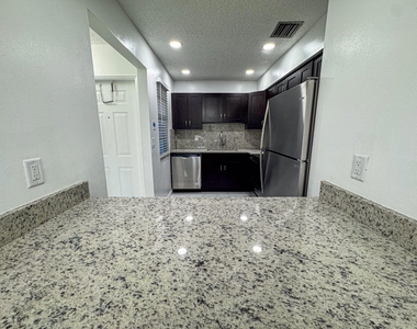 10687 Royal Palm Boulevard - Photo Thumbnail 5