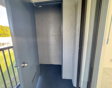10687 Royal Palm Boulevard - Photo Thumbnail 17