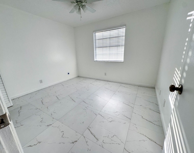 10687 Royal Palm Boulevard - Photo Thumbnail 9