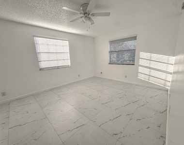 10687 Royal Palm Boulevard - Photo Thumbnail 11