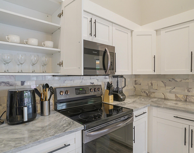 13834 Geranium Place - Photo Thumbnail 9