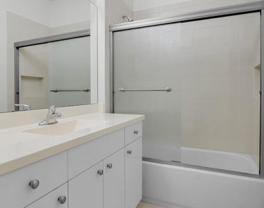 15205 Seaglass Terrace Lane - Photo Thumbnail 16