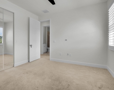 15205 Seaglass Terrace Lane - Photo Thumbnail 34