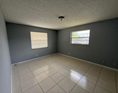 2519 Griffin Square - Photo Thumbnail 3