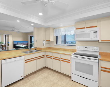 801 S Ocean Drive - Photo Thumbnail 8