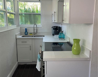 17 Ne 9th Avenue - Photo Thumbnail 3