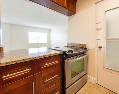 2555 Ne 11th Street - Photo Thumbnail 5