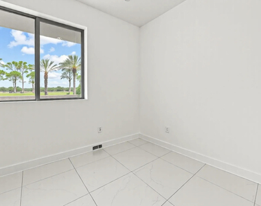 1811 Nw 42nd Drive - Photo Thumbnail 16