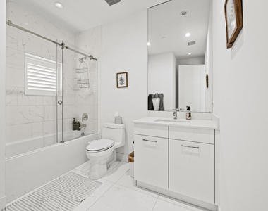 1811 Nw 42nd Drive - Photo Thumbnail 27