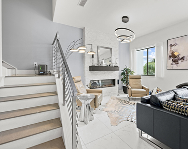 1811 Nw 42nd Drive - Photo Thumbnail 7
