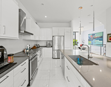1811 Nw 42nd Drive - Photo Thumbnail 14