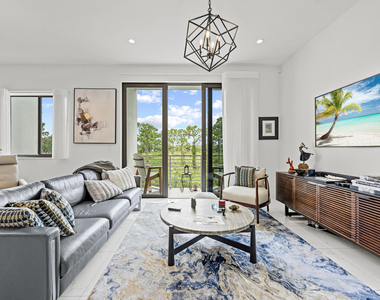 1811 Nw 42nd Drive - Photo Thumbnail 9