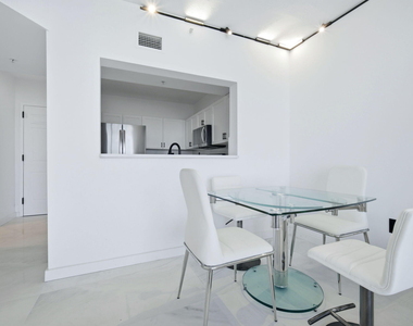 3020 Ne 32nd Avenue - Photo Thumbnail 5