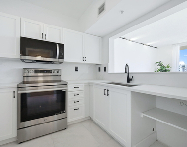 3020 Ne 32nd Avenue - Photo Thumbnail 6